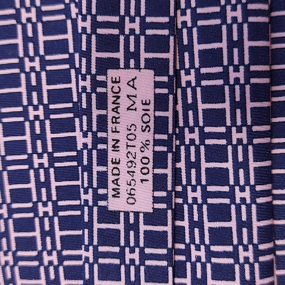 Hermes Paris Beautiful Mens Tie Nave Blue Back With Purple H Pattern 💜 - Picture 5 of 5